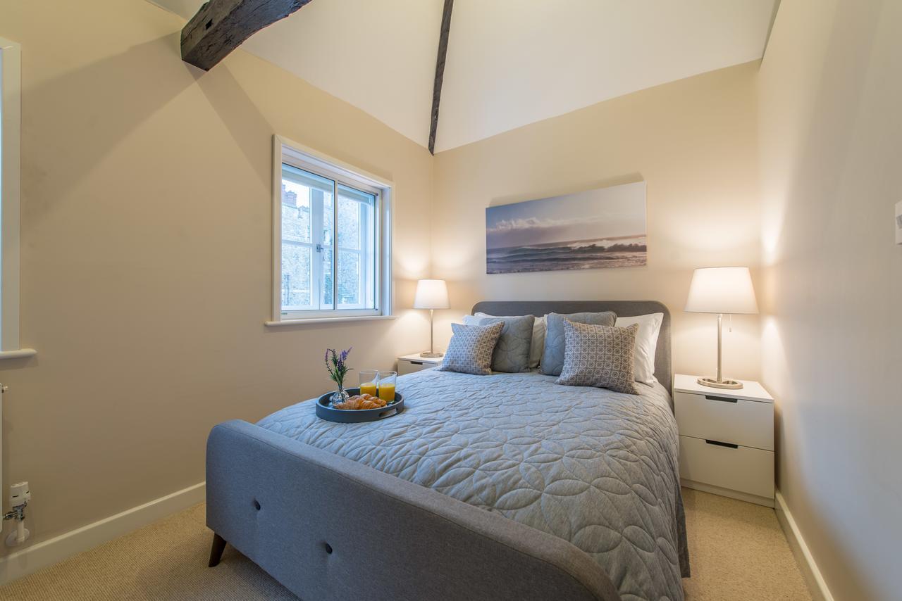 Central Windsor Apartment Facing The Castle Экстерьер фото